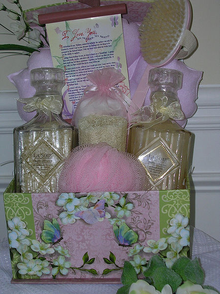 File:Gift Baskets 4678.jpg